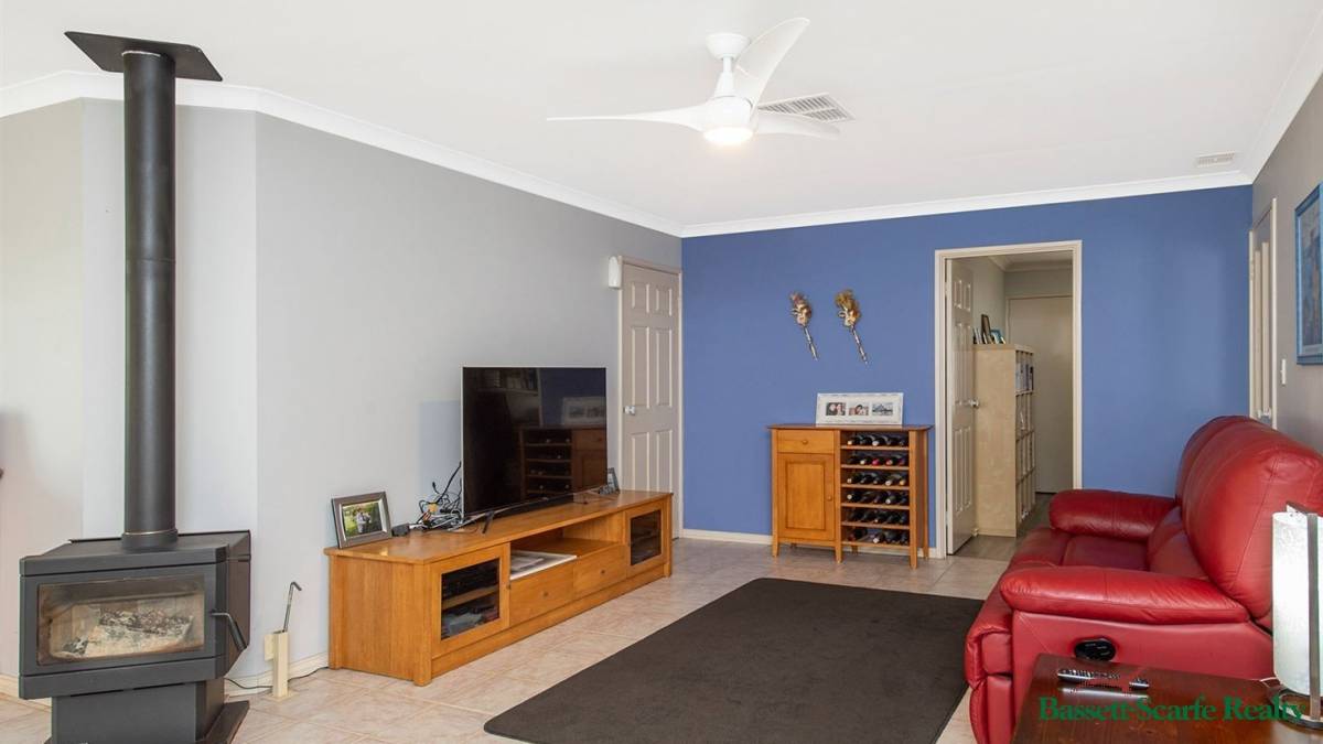 21 Lambourne Place, Halls Head, WA 6210 AUS