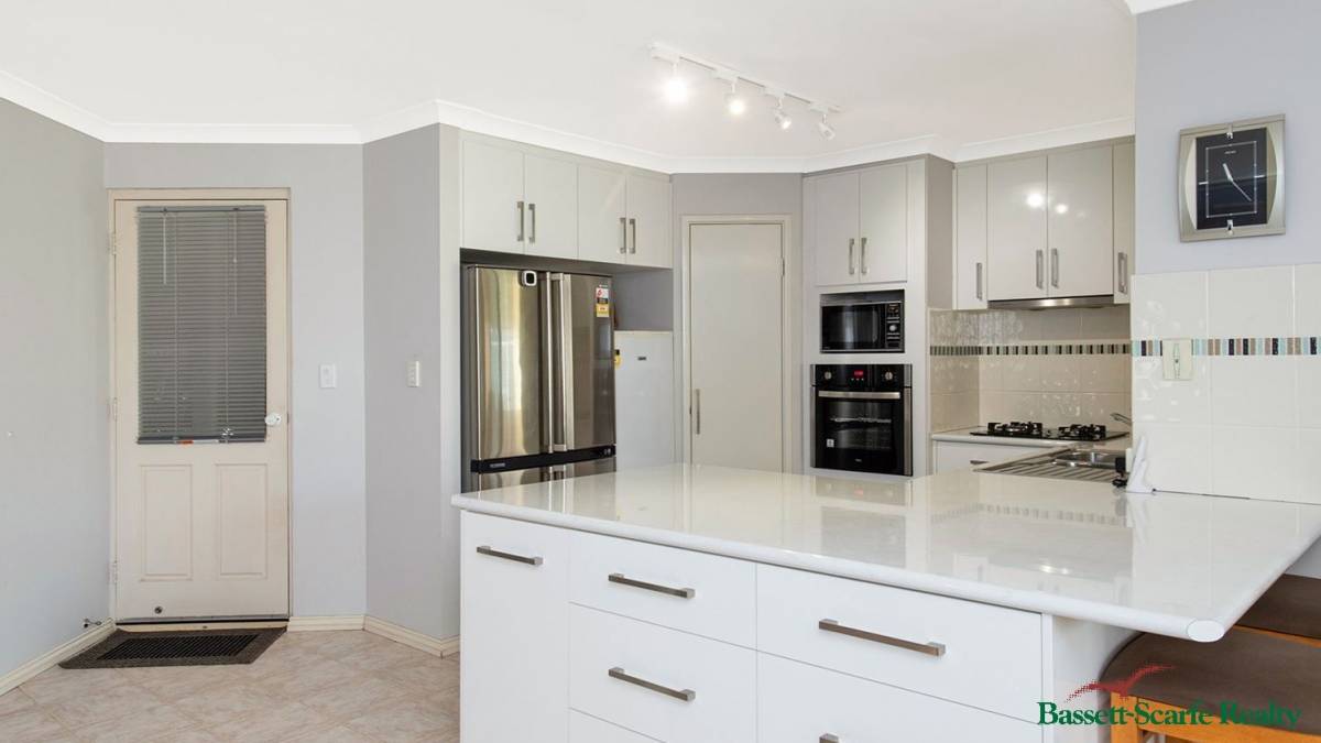 21 Lambourne Place, Halls Head, WA 6210 AUS