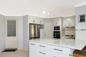21 Lambourne Place, Halls Head, WA 6210 AUS