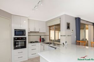 21 Lambourne Place, Halls Head, WA 6210 AUS