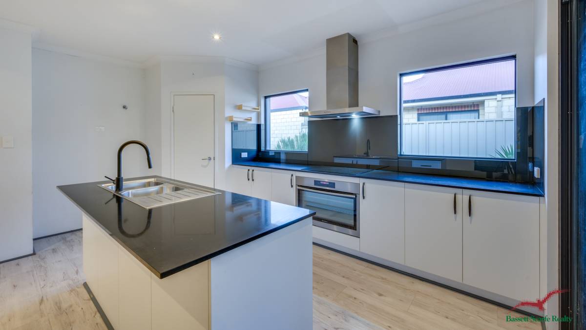 17 Kallang Road, Coodanup, WA 6210 AUS