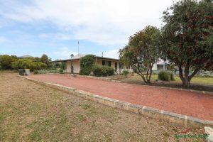 77 Ayrton Street, DAWESVILLE, WA 6211 AUS