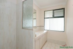 77 Ayrton Street, DAWESVILLE, WA 6211 AUS