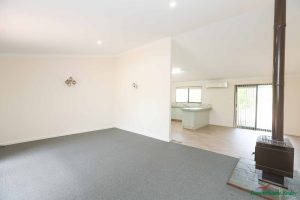 77 Ayrton Street, DAWESVILLE, WA 6211 AUS