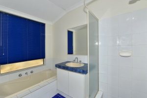 4 Selloa Court, Halls Head, WA 6210 AUS