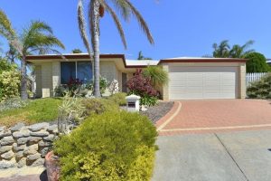4 Selloa Court, Halls Head, WA 6210 AUS