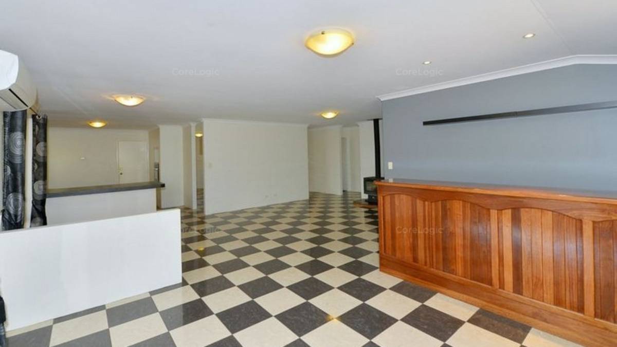 4 Selloa Court, Halls Head, WA 6210 AUS