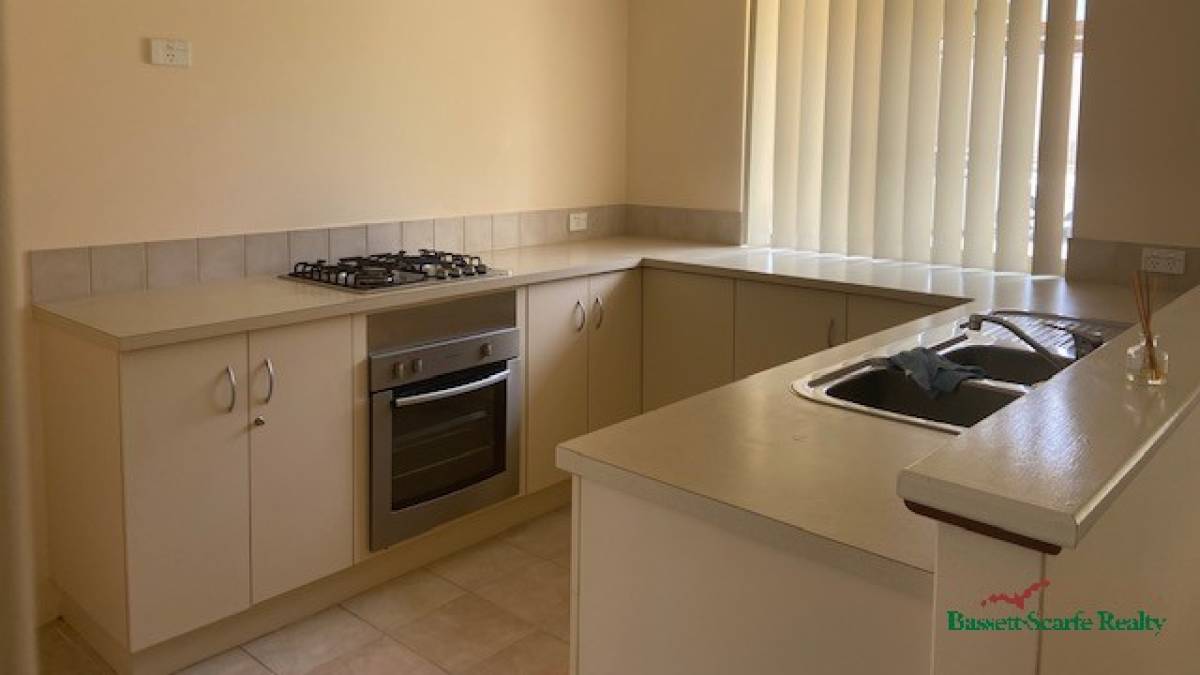 10B Valley Road, Halls Head, WA 6210 AUS