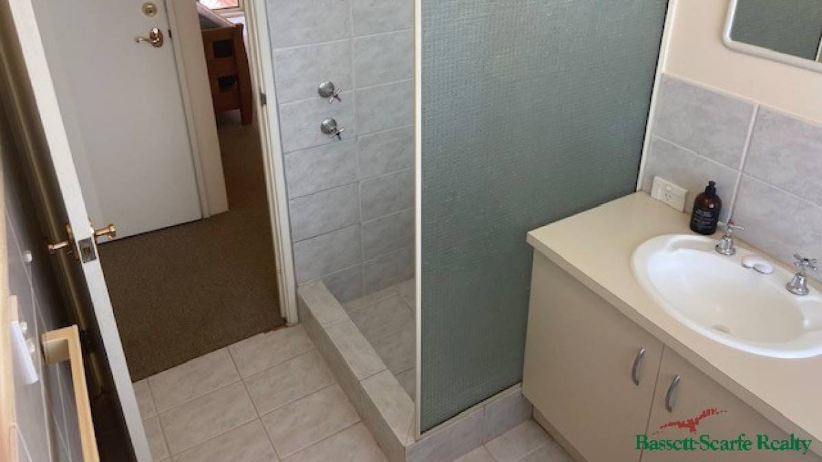 10B Valley Road, Halls Head, WA 6210 AUS