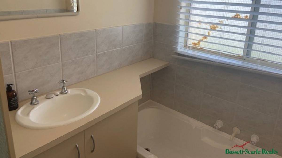 10B Valley Road, Halls Head, WA 6210 AUS