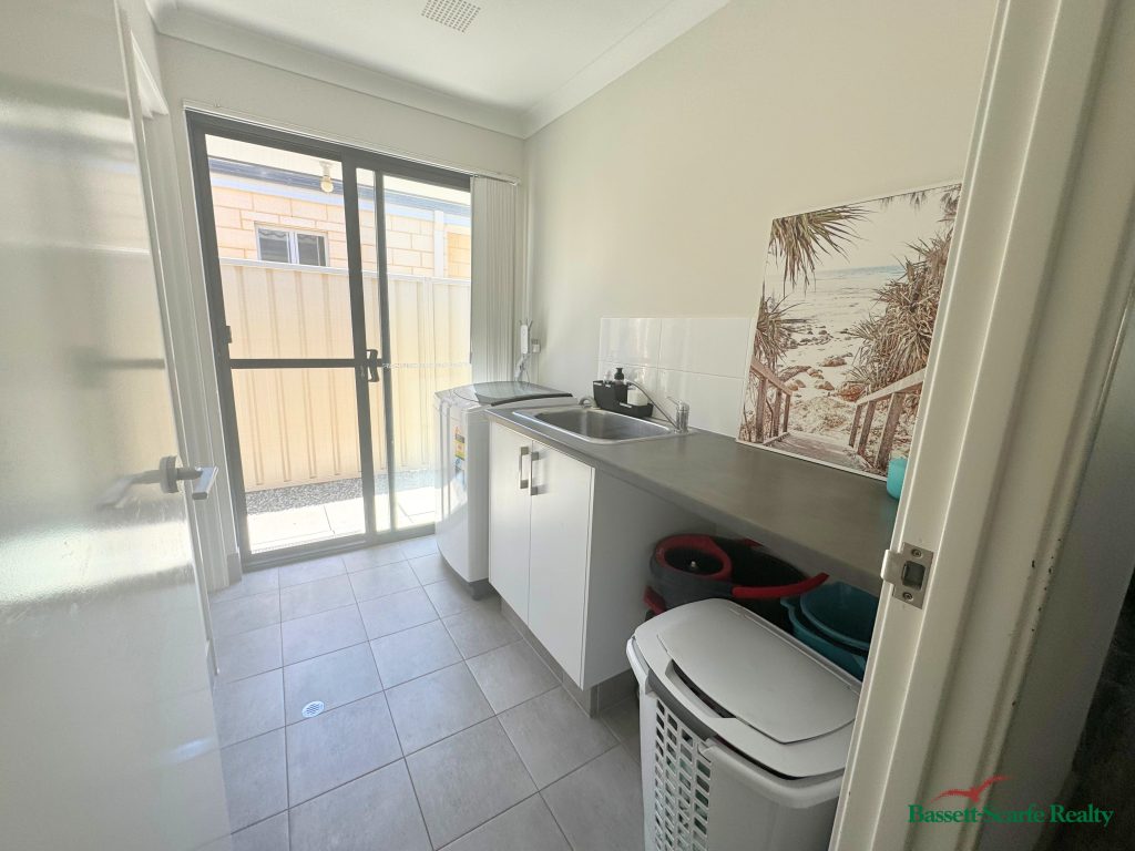 215 Pebble Beach Boulevard, Meadow Springs - Thumbnail 7