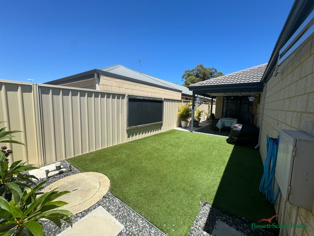 215 Pebble Beach Boulevard, Meadow Springs - Thumbnail 5