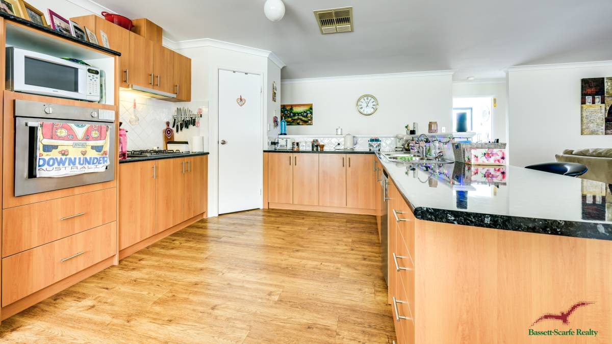 10 Dunsborough Court, Dawesville, WA 6211 AUS