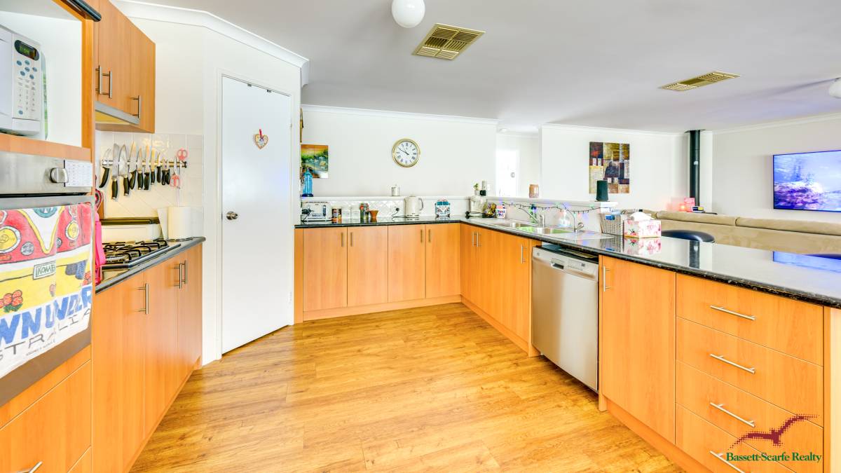 10 Dunsborough Court, Dawesville, WA 6211 AUS