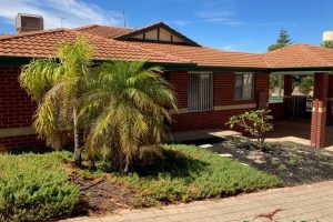 10 Valley Road, Halls Head, WA 6210 AUS