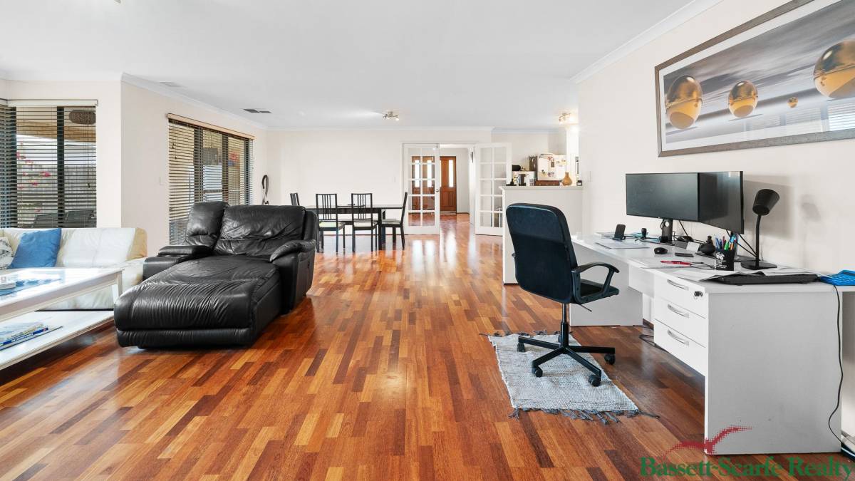 27 Marsdenia Road, HALLS HEAD, WA 6210 AUS