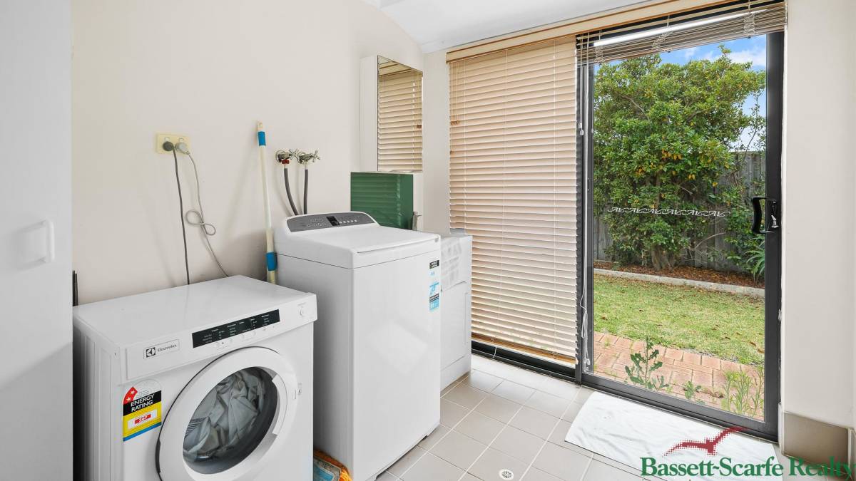 27 Marsdenia Road, HALLS HEAD, WA 6210 AUS