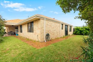 27 Marsdenia Road, HALLS HEAD, WA 6210 AUS