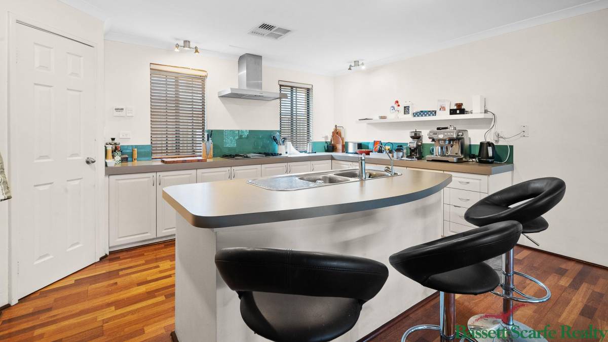 27 Marsdenia Road, HALLS HEAD, WA 6210 AUS
