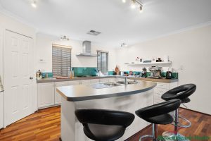 27 Marsdenia Road, HALLS HEAD, WA 6210 AUS