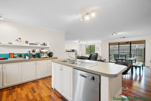 27 Marsdenia Road, HALLS HEAD, WA 6210 AUS