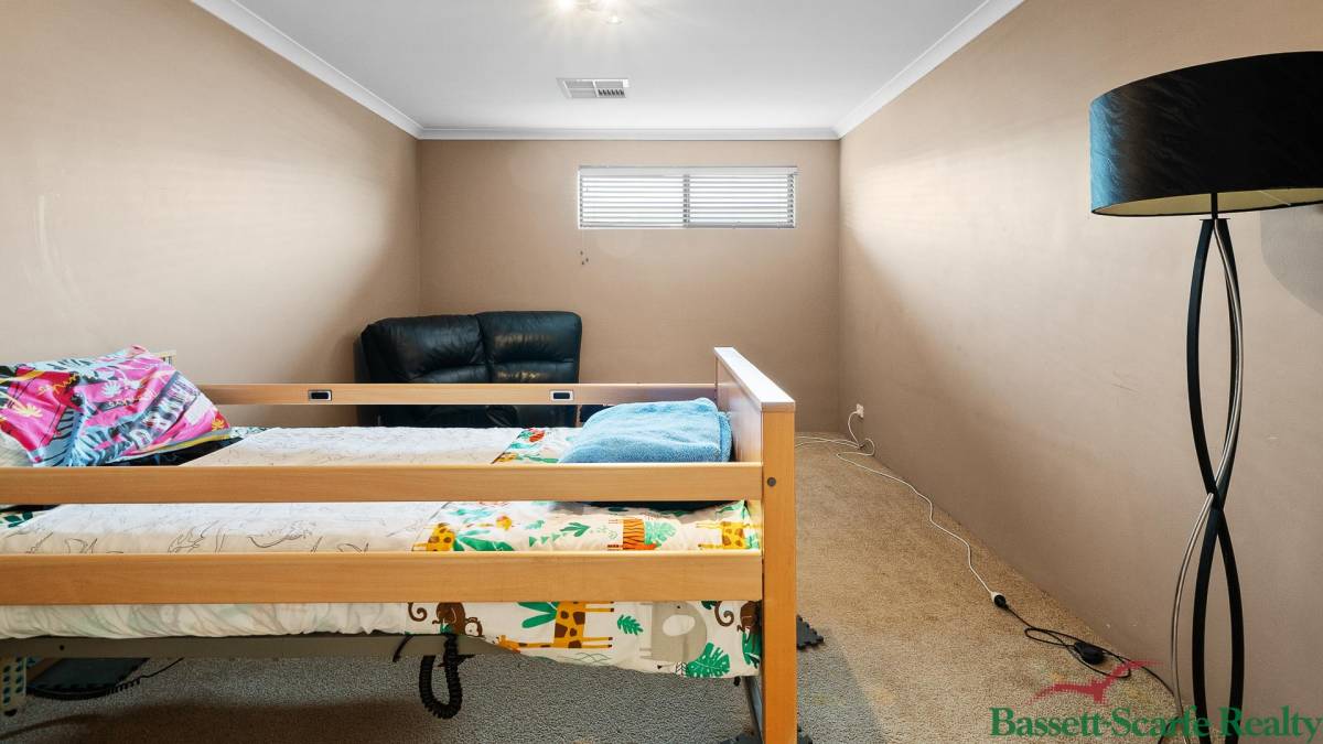 27 Marsdenia Road, HALLS HEAD, WA 6210 AUS