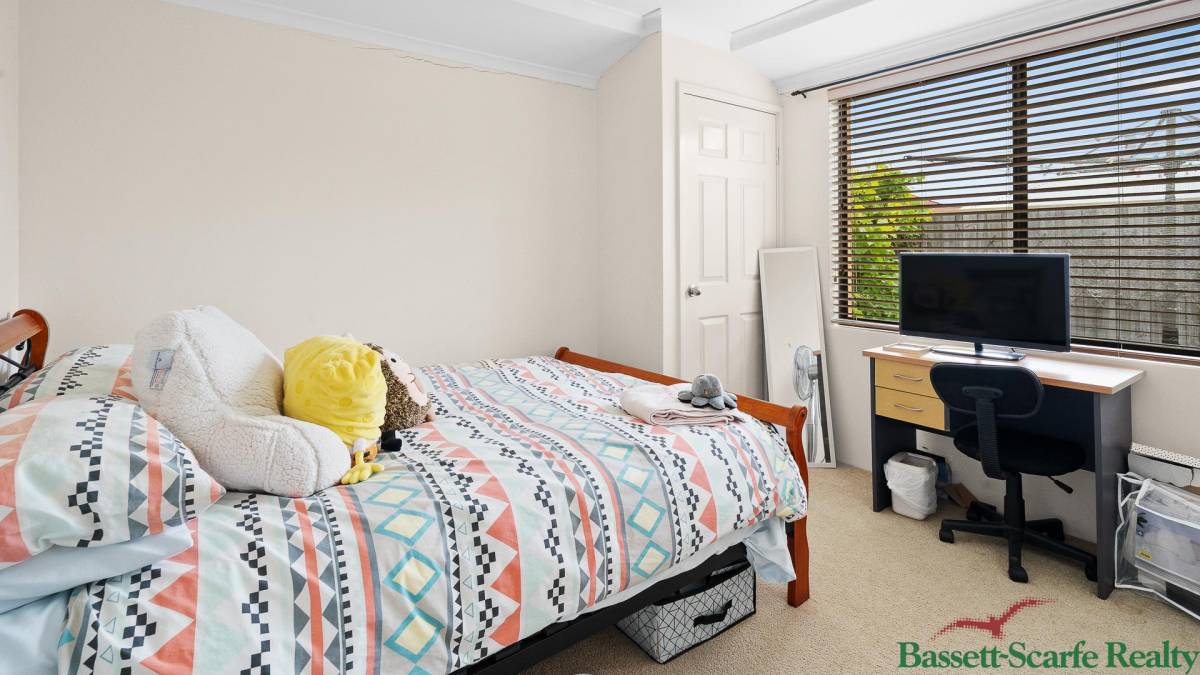 27 Marsdenia Road, HALLS HEAD, WA 6210 AUS