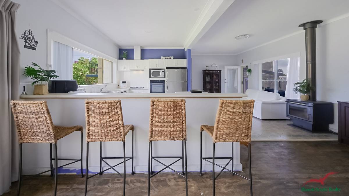 82 Leighton Road, Halls Head, WA 6210 AUS