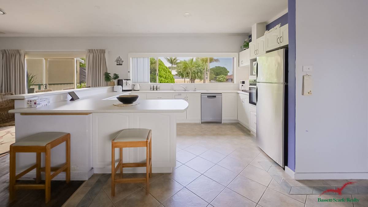 82 Leighton Road, Halls Head, WA 6210 AUS
