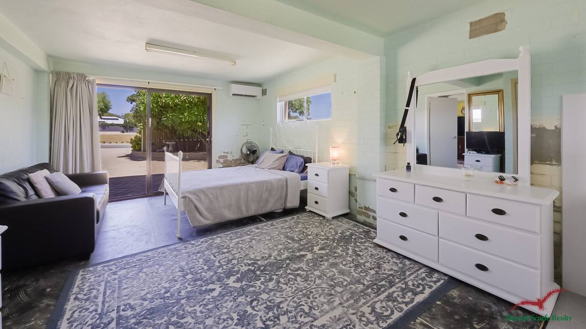 82 Leighton Road, Halls Head, WA 6210 AUS