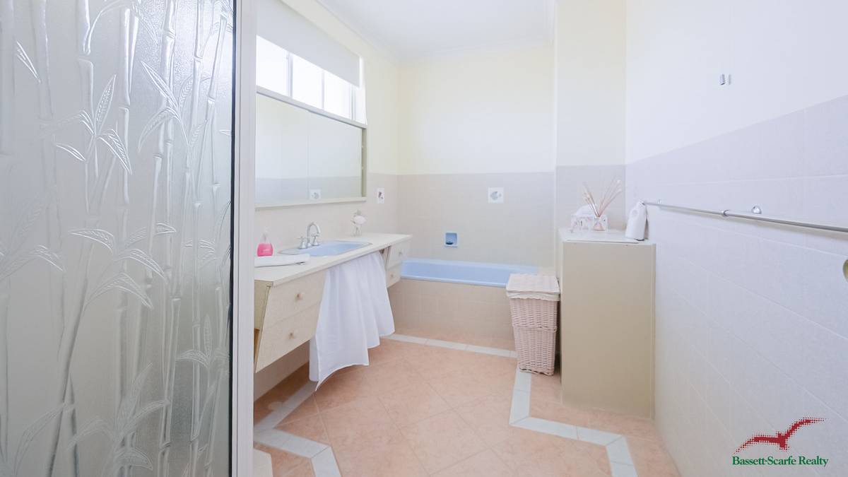 82 Leighton Road, Halls Head, WA 6210 AUS