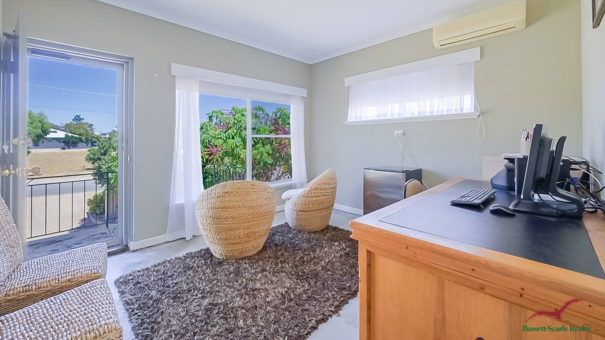 82 Leighton Road, Halls Head, WA 6210 AUS