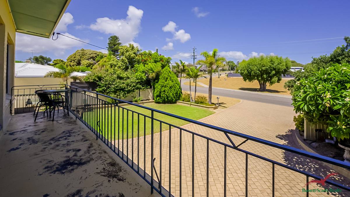 82 Leighton Road, Halls Head, WA 6210 AUS