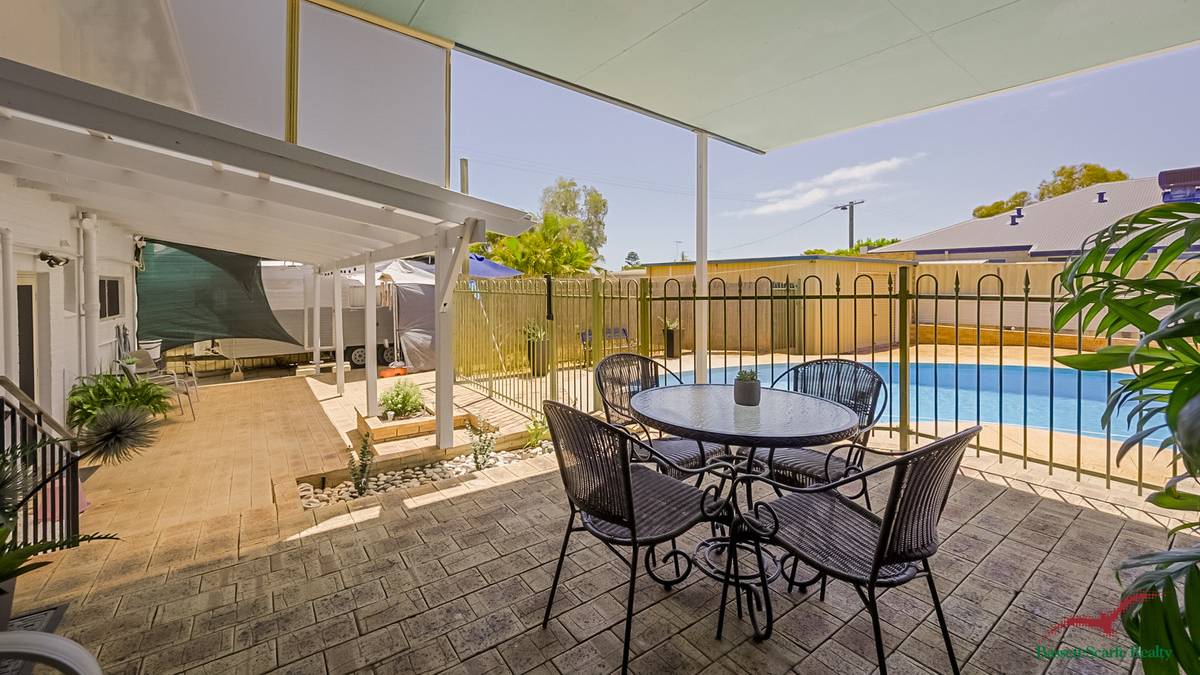 82 Leighton Road, Halls Head, WA 6210 AUS