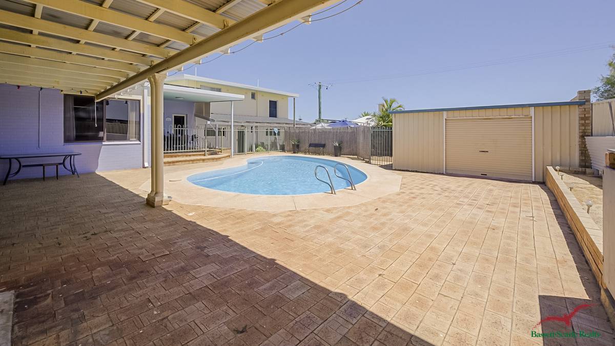 82 Leighton Road, Halls Head, WA 6210 AUS