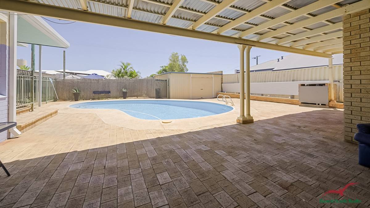 82 Leighton Road, Halls Head, WA 6210 AUS